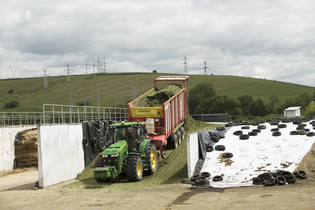 Poľnohospodárska technika a práce na farme