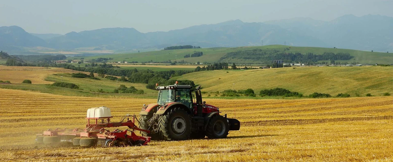 Poľnohospodárska technika a práce na farme