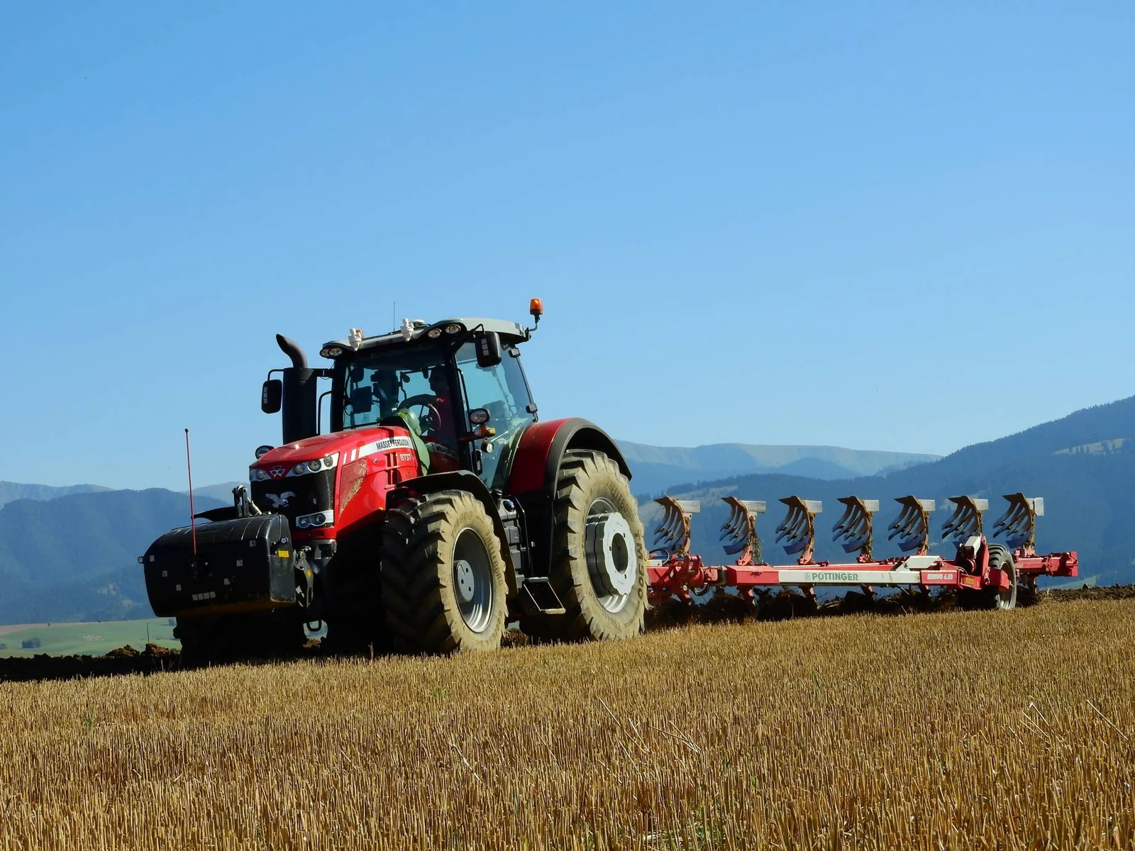 Poľnohospodárska technika a práce na farme