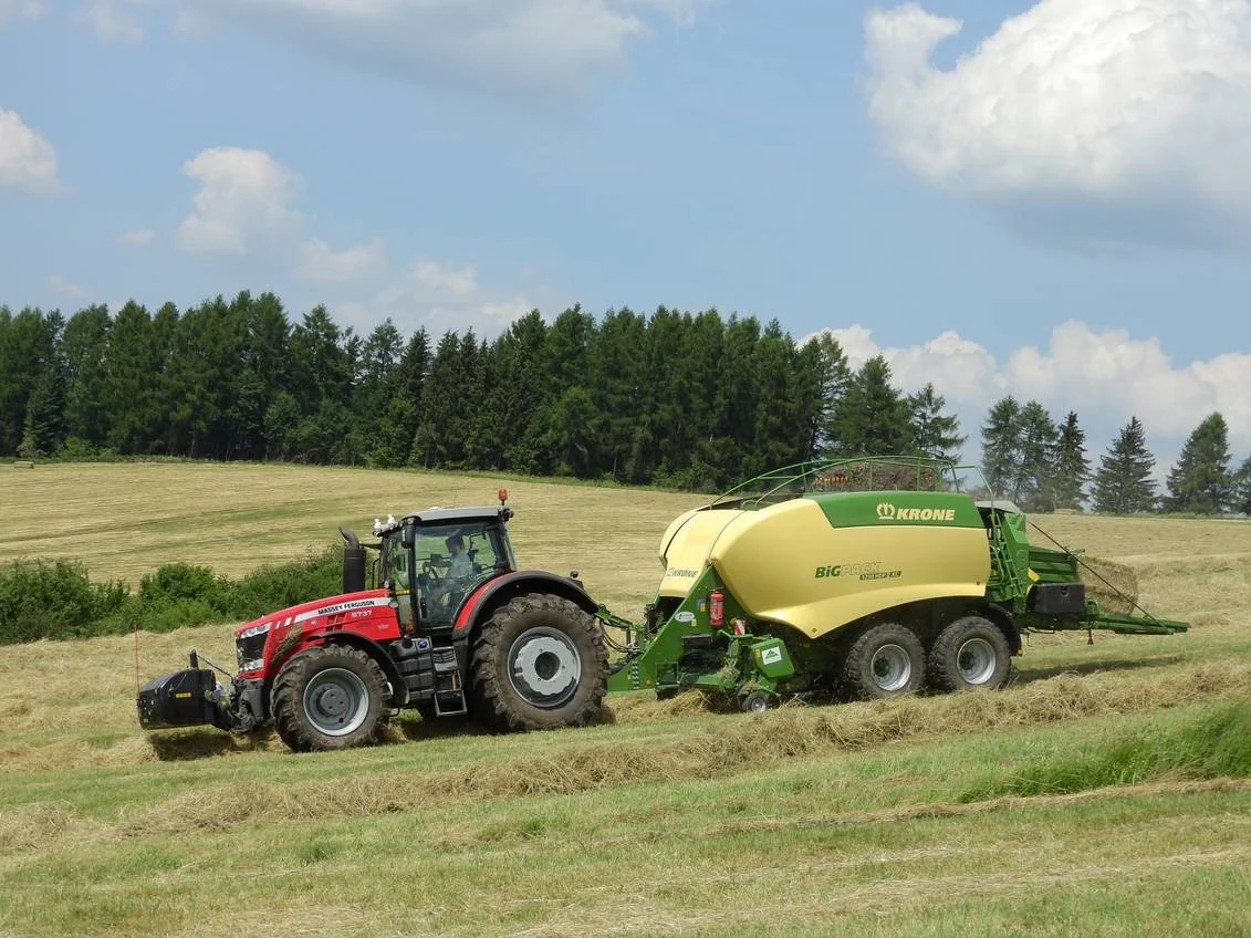 Poľnohospodárska technika a práce na farme